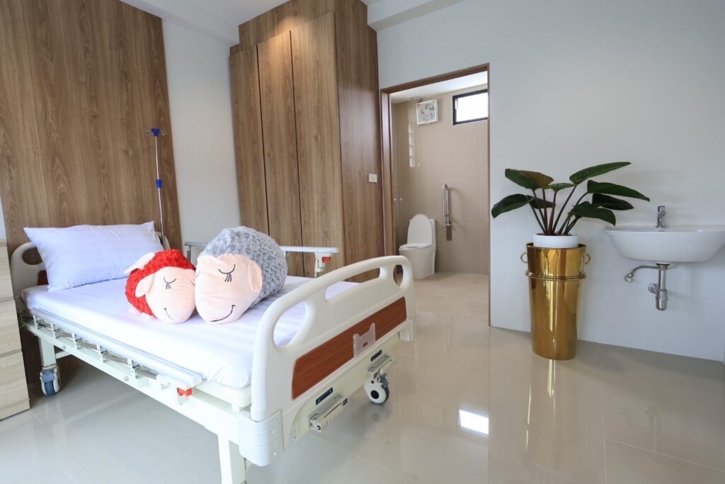 HOME 13 ศูนย์ดูแลผู้สูงอายุ