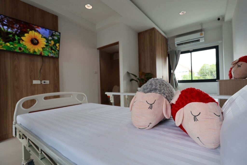 HOME 12 ศูนย์ดูแลผู้สูงอายุ